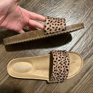 Cat & Jack Cheetah Slip-On Sandals Slides (women's sz 6 / girls' sz 4)